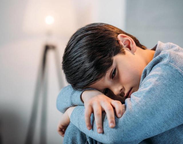 青少年焦虑症抑郁症对孩子一生的影响(青少年轻度抑郁症的表现症状)